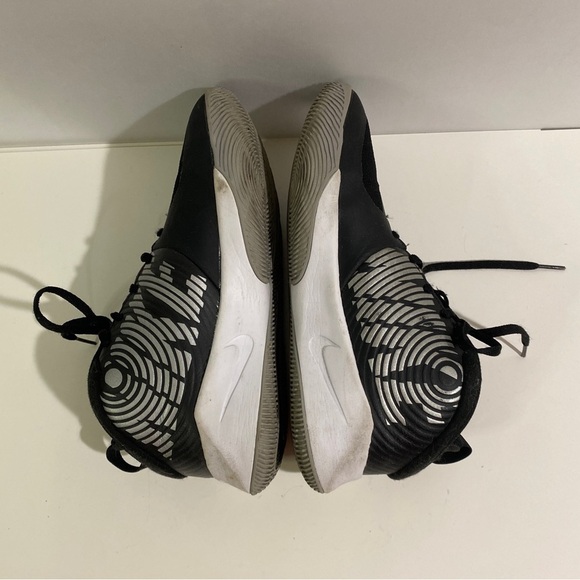 Nike Women's 6.5 Black Athletic Shoes - Picture 5 of 7